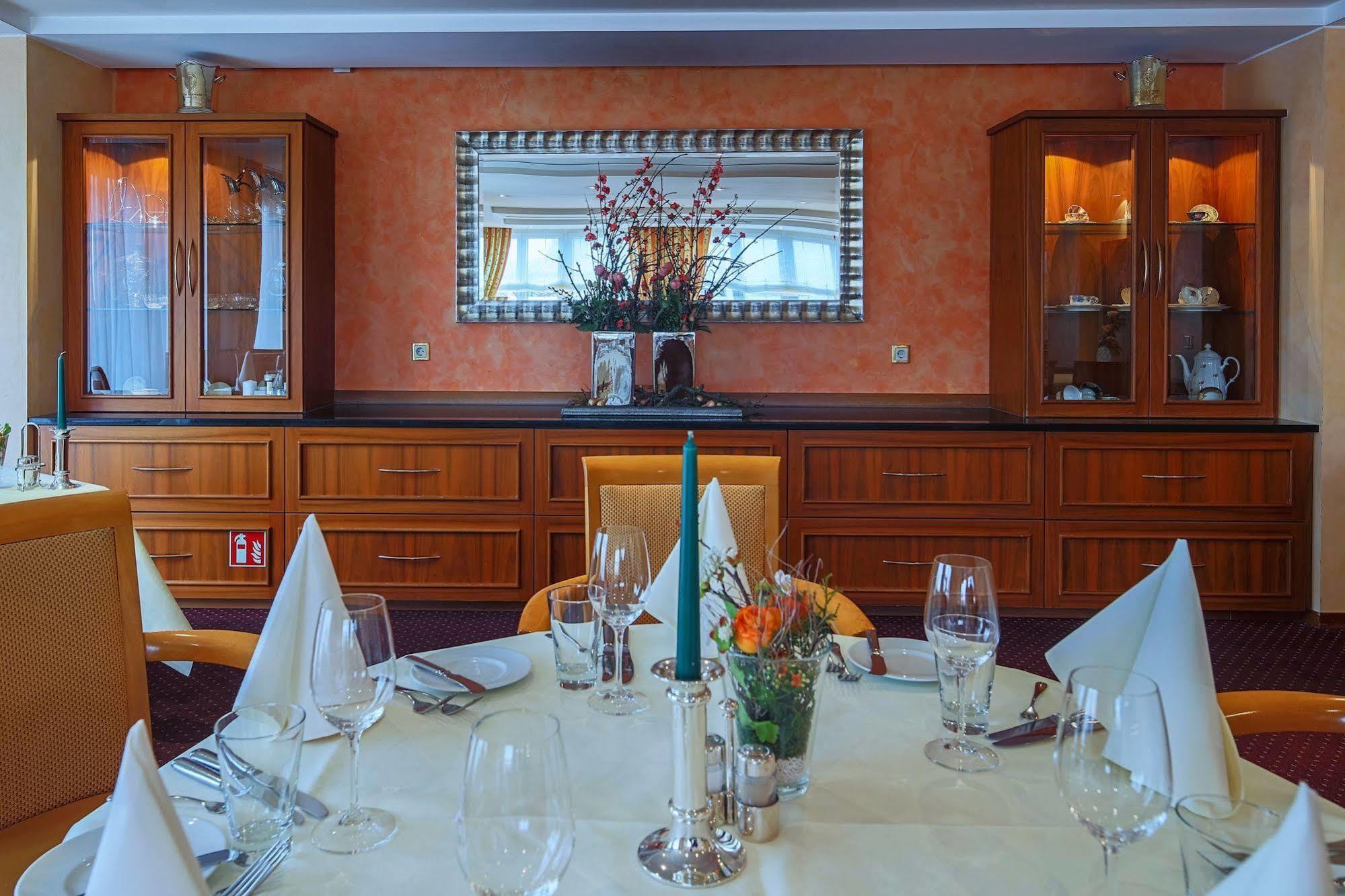 Hotel-Restaurant Kunz Pirmasens Eksteriør bilde