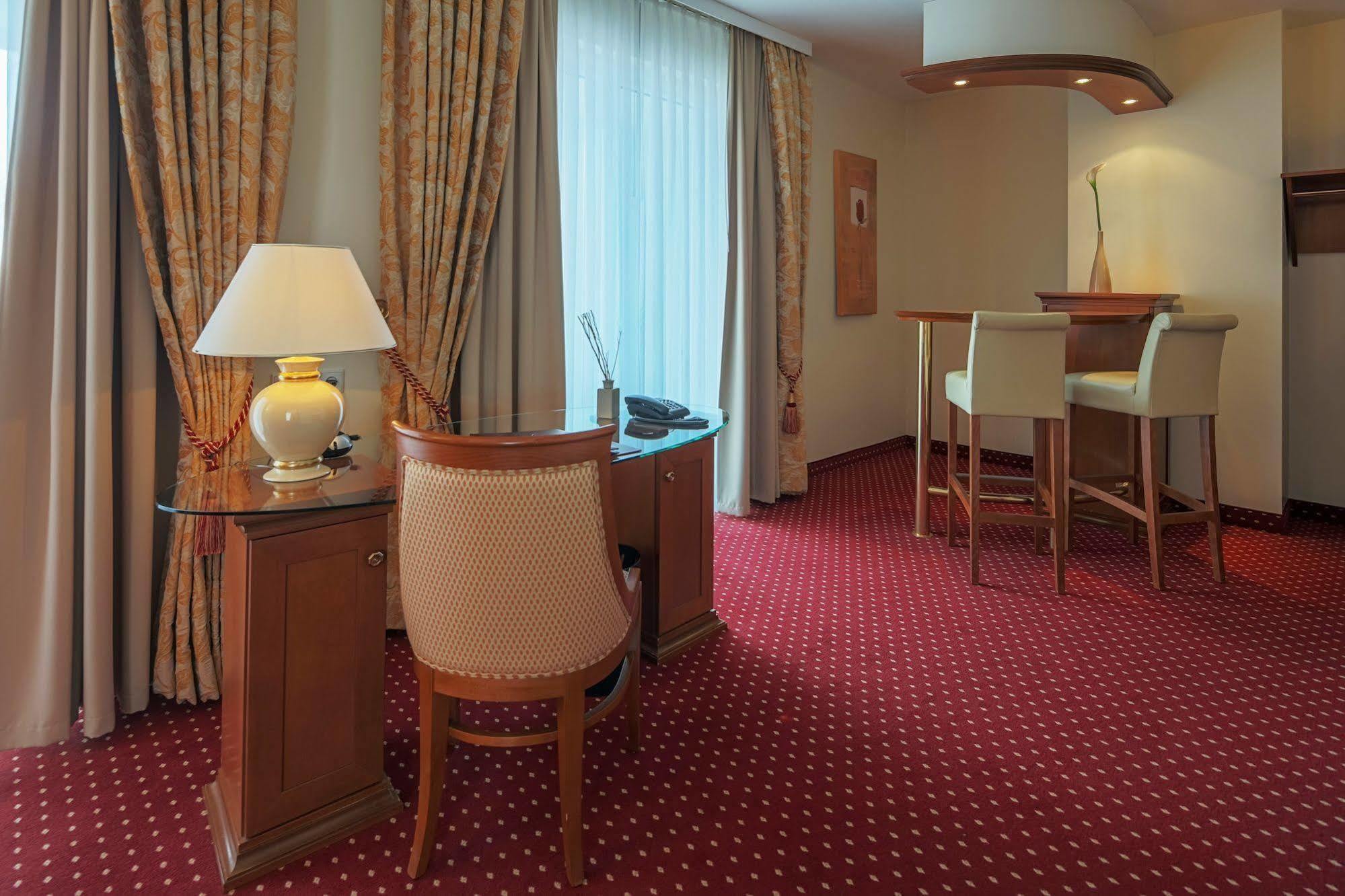 Hotel-Restaurant Kunz Pirmasens Eksteriør bilde