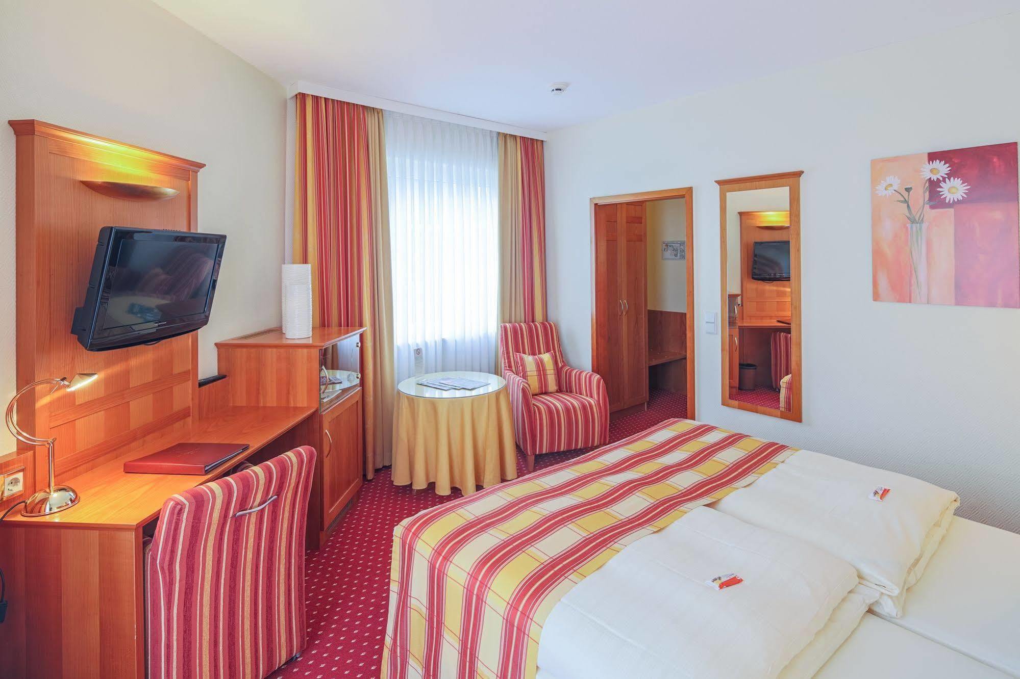 Hotel-Restaurant Kunz Pirmasens Eksteriør bilde
