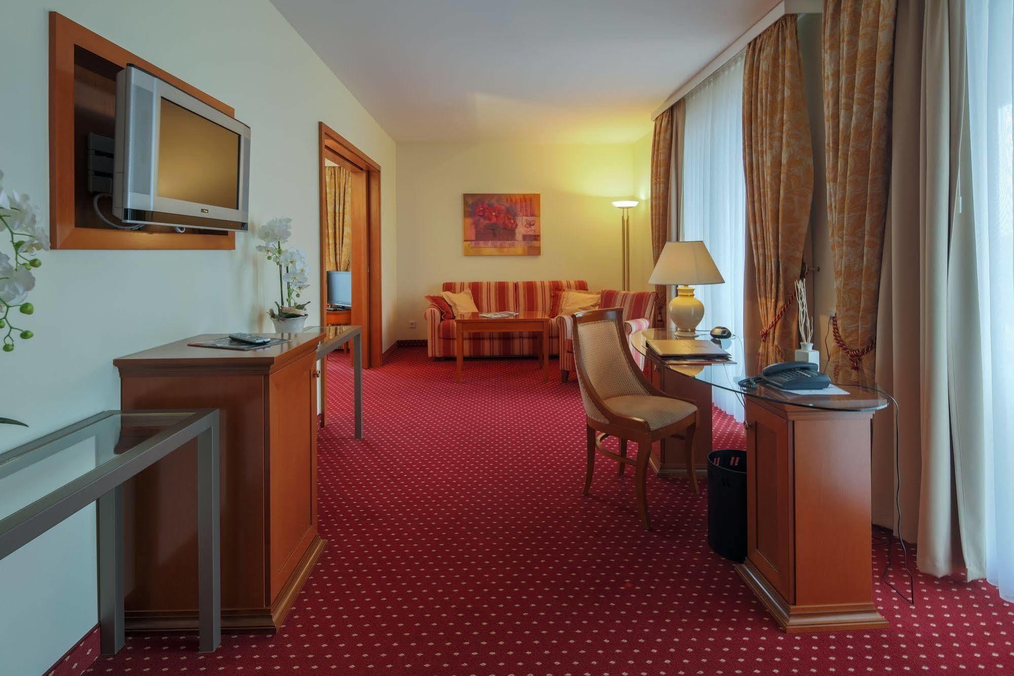 Hotel-Restaurant Kunz Pirmasens Eksteriør bilde