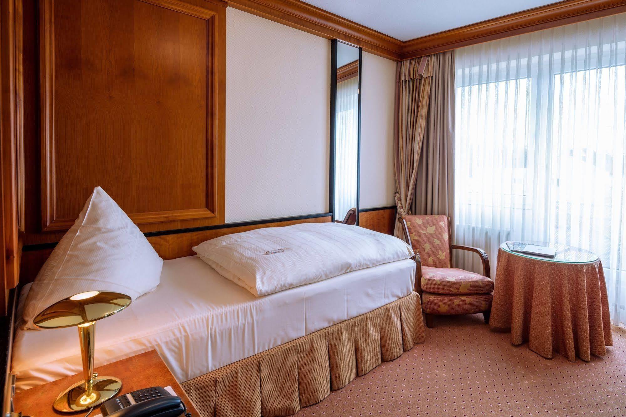 Hotel-Restaurant Kunz Pirmasens Eksteriør bilde